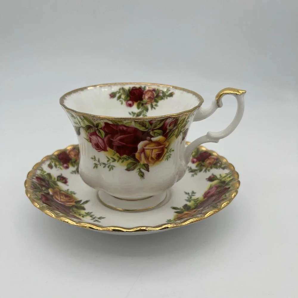 Vintage Royal Albert Old Country Roses Teacup &‎ Saucer Set - Bone China